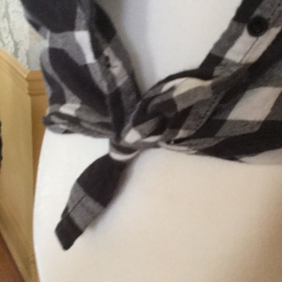 I am selling a H&M black and whit plaid shirt - Picture 2 of 4